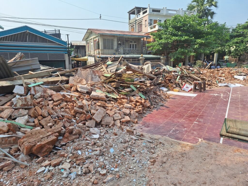 မန္တလေးတိုင်း အမရပူရမြို့နယ် ဗုံးအိုးရွာက ငလျင်ဒဏ်ထိ ဗလီ/Photo - P